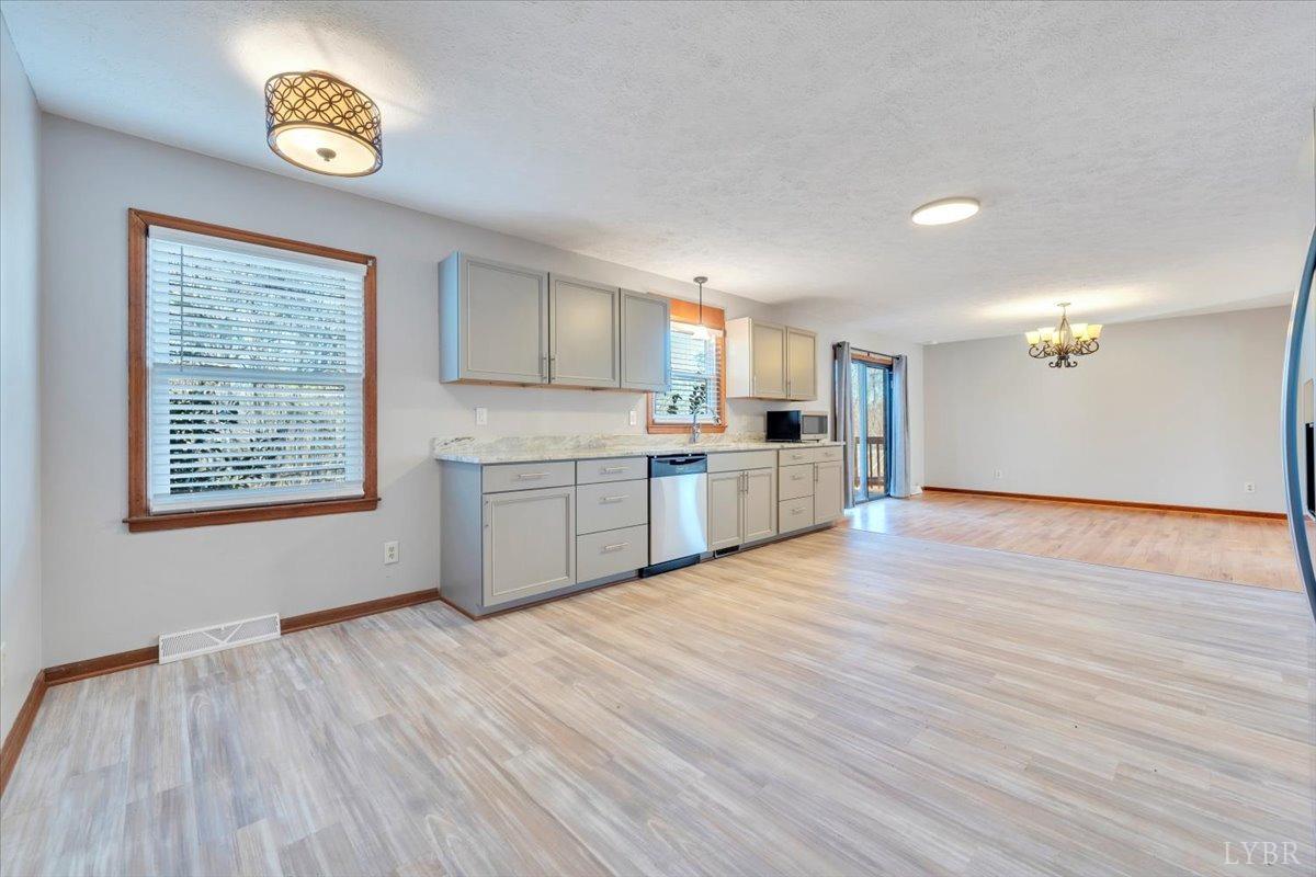 Lynchburg, Virginia 24504, United States, 3 Bedrooms Bedrooms, ,3 BathroomsBathrooms,Residential,Active,86978