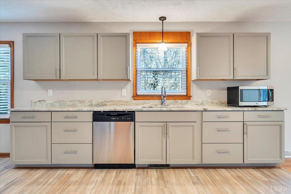 Lynchburg, Virginia 24504, United States, 3 Bedrooms Bedrooms, ,3 BathroomsBathrooms,Residential,Active,86978