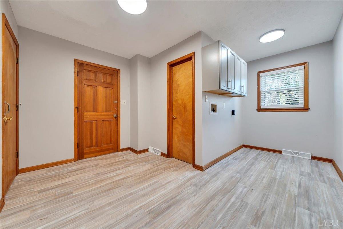 Lynchburg, Virginia 24504, United States, 3 Bedrooms Bedrooms, ,3 BathroomsBathrooms,Residential,Active,86978