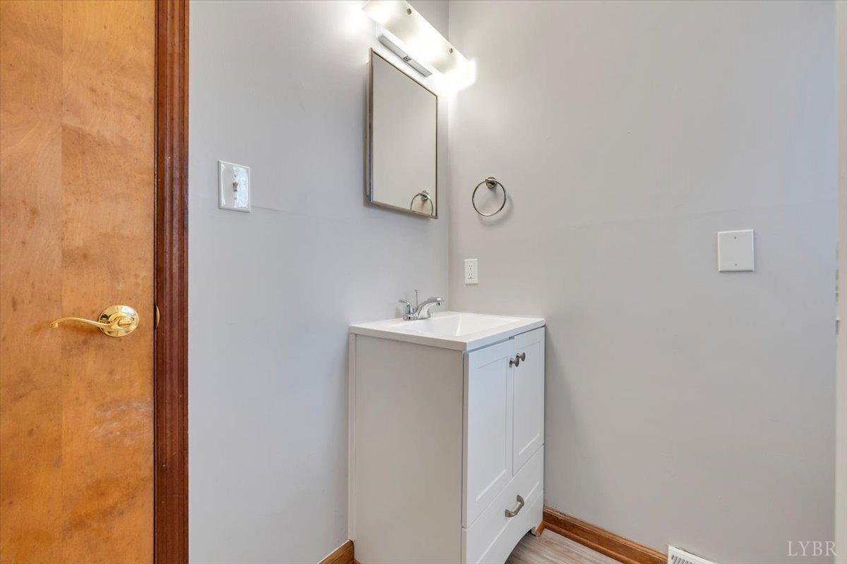 Lynchburg, Virginia 24504, United States, 3 Bedrooms Bedrooms, ,3 BathroomsBathrooms,Residential,Active,86978