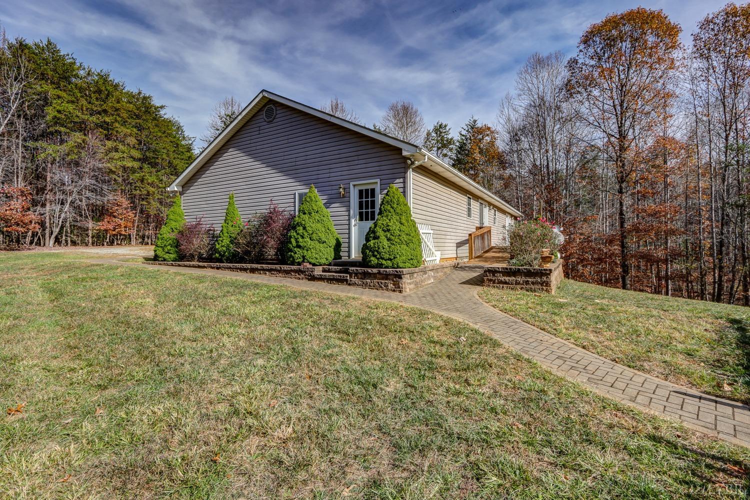 1088 Neil Place Pl, Huddleston, Virginia image 32