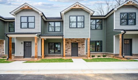 Townhouse For Sale - 1017 Wythe Drive<br/> Forest, VA 24551