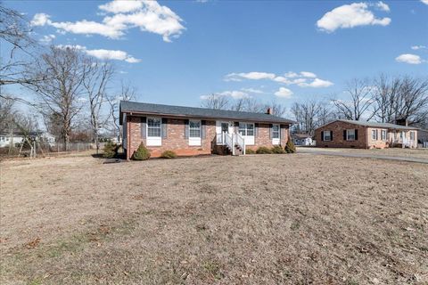 Tiny photo for 813 Doss Road, Concord, VA 24538 (MLS # 364194)