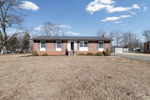 Photo of 813 Doss Road, Concord, VA 24538 (MLS # 364194)