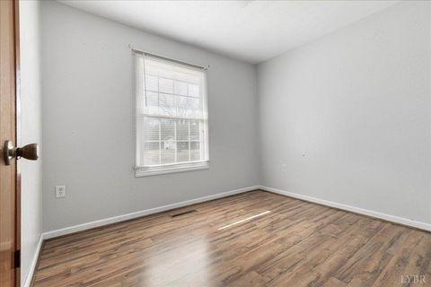 Tiny photo for 813 Doss Road, Concord, VA 24538 (MLS # 364194)