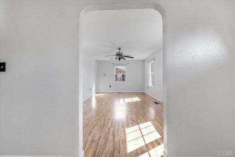 Tiny photo for 813 Doss Road, Concord, VA 24538 (MLS # 364194)