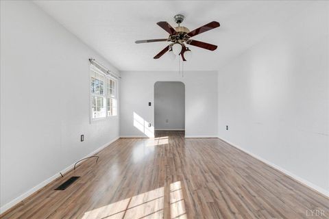 Tiny photo for 813 Doss Road, Concord, VA 24538 (MLS # 364194)