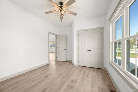 Tiny photo for 456 North Avenue, Appomattox, VA 24522 (MLS # 362710)