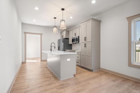 Tiny photo for 456 North Avenue, Appomattox, VA 24522 (MLS # 362710)