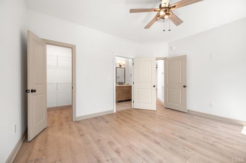 Tiny photo for 456 North Avenue, Appomattox, VA 24522 (MLS # 362710)