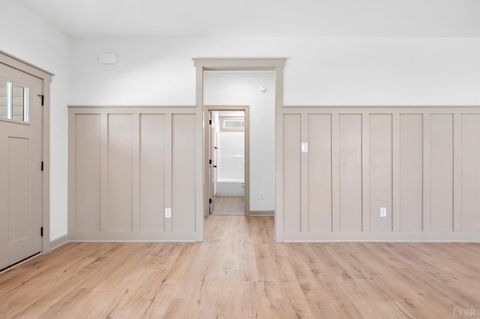 Tiny photo for 456 North Avenue, Appomattox, VA 24522 (MLS # 362710)