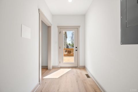 Tiny photo for 456 North Avenue, Appomattox, VA 24522 (MLS # 362710)