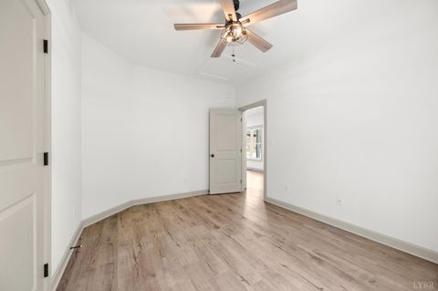 Tiny photo for 456 North Avenue, Appomattox, VA 24522 (MLS # 362710)