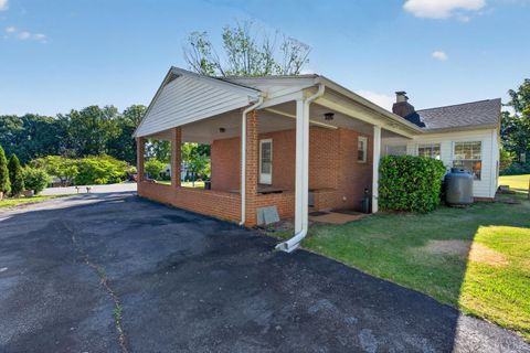 Tiny photo for 113 Kenbridge Place, Lynchburg, VA 24502 (MLS # 366474)