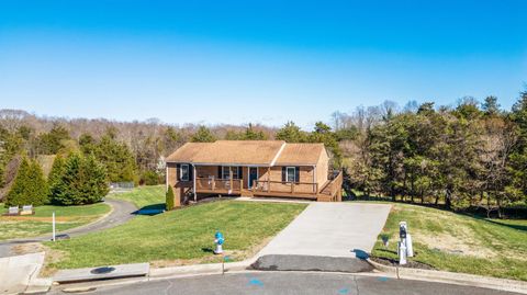Tiny photo for 1578 Village Court, Bedford, VA 24523 (MLS # 365015)
