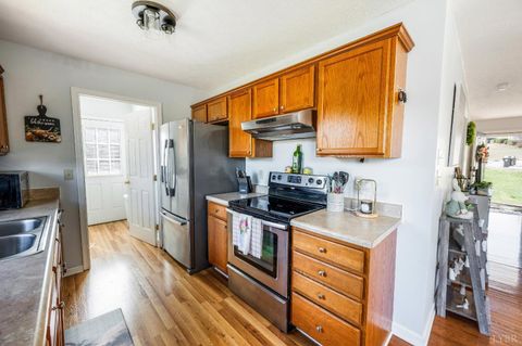 Tiny photo for 1578 Village Court, Bedford, VA 24523 (MLS # 365015)