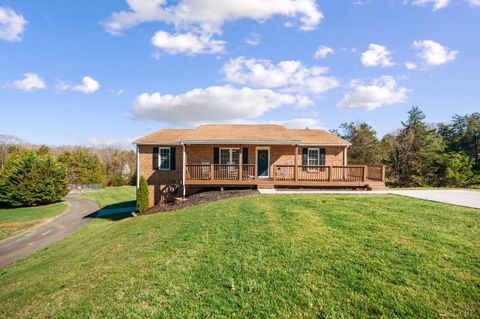 Photo of 1578 Village Court, Bedford, VA 24523 (MLS # 365015)