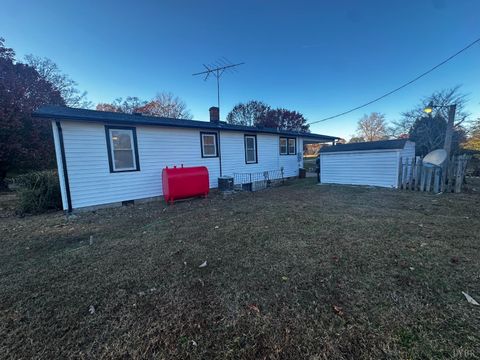 Tiny photo for 4126 Promise Land Rd Rd, Appomattox, VA 24522 (MLS # 363322)