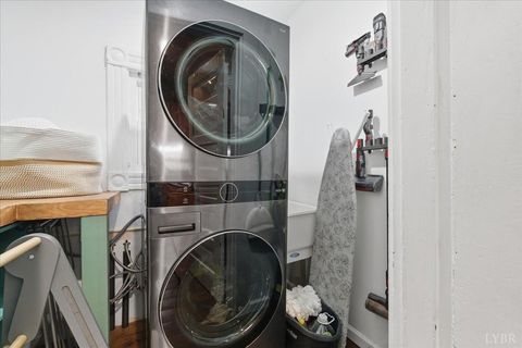 Tiny photo for 509 Franklin St St, Lynchburg, VA 24504 (MLS # 363505)