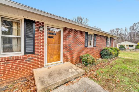 Tiny photo for 3952 New London Road, Forest, VA 24551 (MLS # 363302)