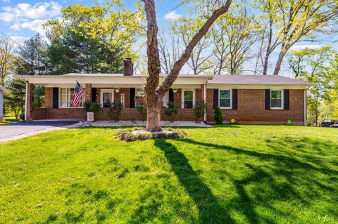 Photo of 1108 Coolbrook Road, Bedford, VA 24523 (MLS # 365617)