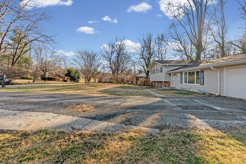 Tiny photo for 530 Powtan Drive, Lynchburg, VA 24502 (MLS # 363882)