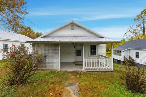 Photo of 111 M T Holt Avenue, Brookneal, VA 24528 (MLS # 362763)