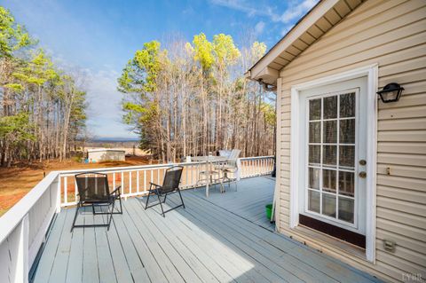 Tiny photo for 3105 Horseshoe Road, Appomattox, VA 24522 (MLS # 364671)