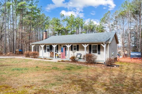 Tiny photo for 3105 Horseshoe Road, Appomattox, VA 24522 (MLS # 364671)