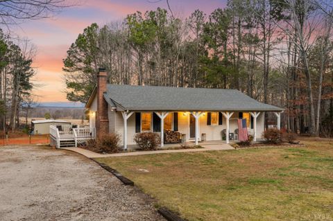 Tiny photo for 3105 Horseshoe Road, Appomattox, VA 24522 (MLS # 364671)