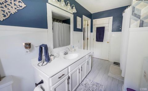 Tiny photo for 3105 Horseshoe Road, Appomattox, VA 24522 (MLS # 364671)