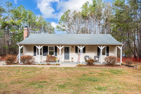 Tiny photo for 3105 Horseshoe Road, Appomattox, VA 24522 (MLS # 364671)