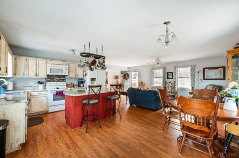 Tiny photo for 3105 Horseshoe Road, Appomattox, VA 24522 (MLS # 364671)