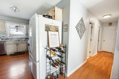 Tiny photo for 3105 Horseshoe Road, Appomattox, VA 24522 (MLS # 364671)