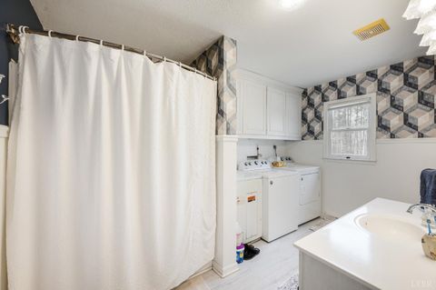 Tiny photo for 3105 Horseshoe Road, Appomattox, VA 24522 (MLS # 364671)