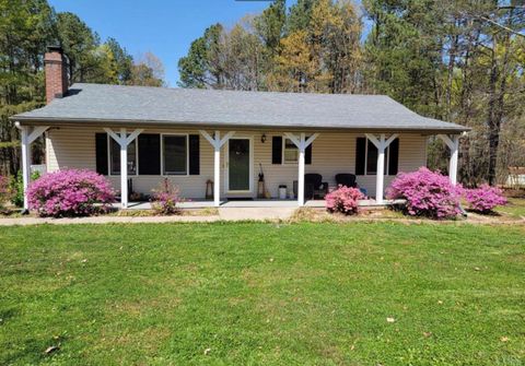 Tiny photo for 3105 Horseshoe Road, Appomattox, VA 24522 (MLS # 364671)