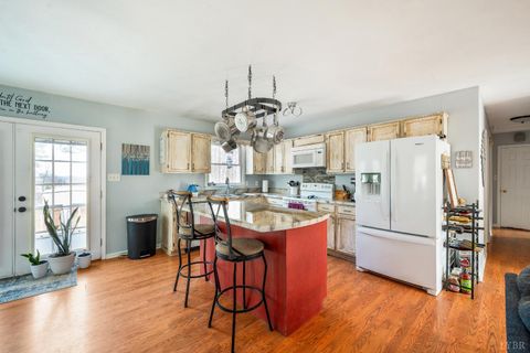 Tiny photo for 3105 Horseshoe Road, Appomattox, VA 24522 (MLS # 364671)