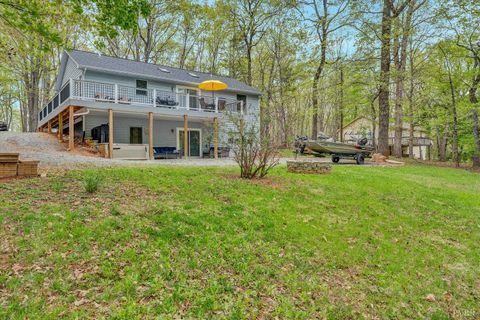 Photo of 1681 Diamond Hill Road, Moneta, VA 24121 (MLS # 365776)