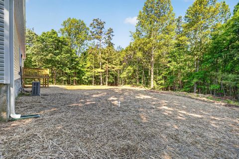 Tiny photo for 3255 Cutbanks Road, Pamplin, VA 23958 (MLS # 366368)