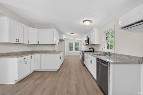 Tiny photo for 3255 Cutbanks Road, Pamplin, VA 23958 (MLS # 366368)