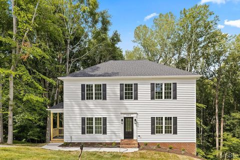 Photo of 2212 Cambridge Place, Lynchburg, VA 24503 (MLS # 363908)