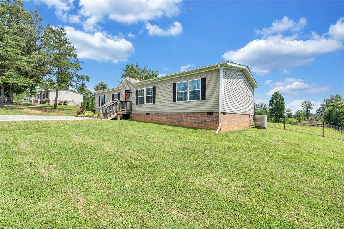 Bedford, Virginia 24523, United States, 3 Bedrooms Bedrooms, ,2 BathroomsBathrooms,Residential,Active,246026