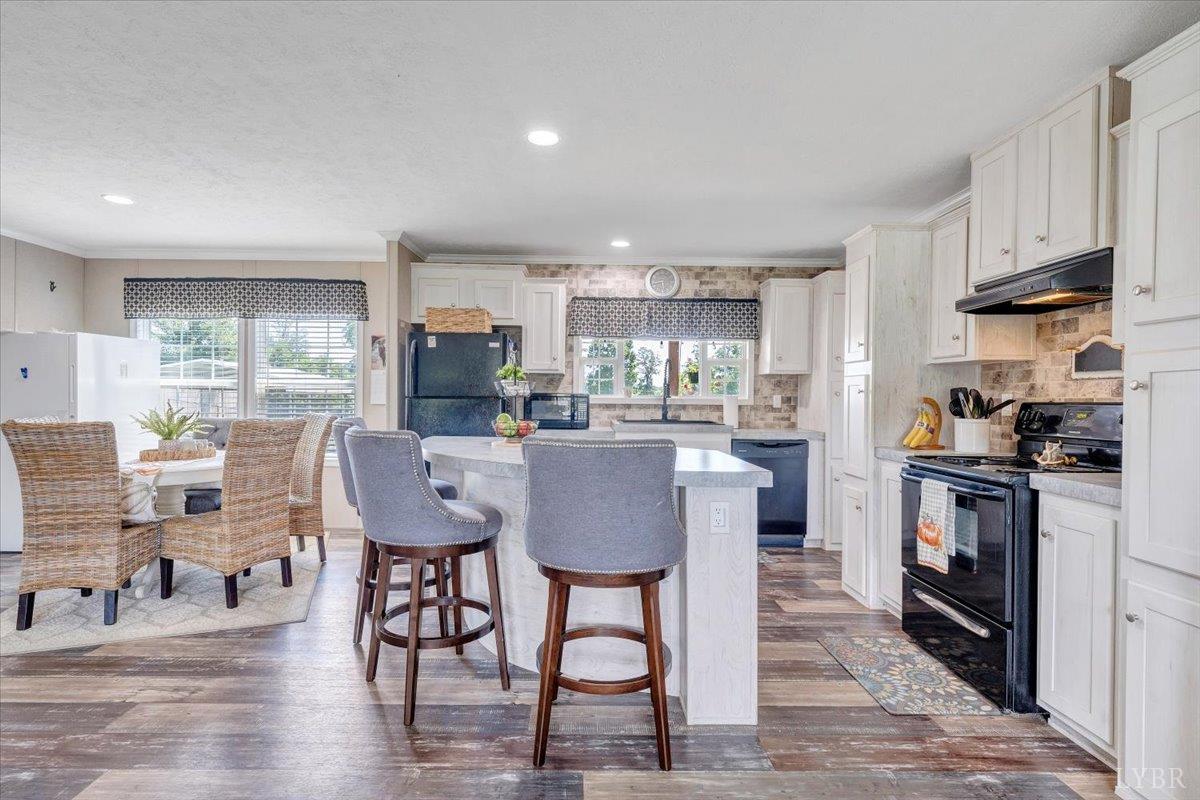 Bedford, Virginia 24523, United States, 3 Bedrooms Bedrooms, ,2 BathroomsBathrooms,Residential,Active,246026