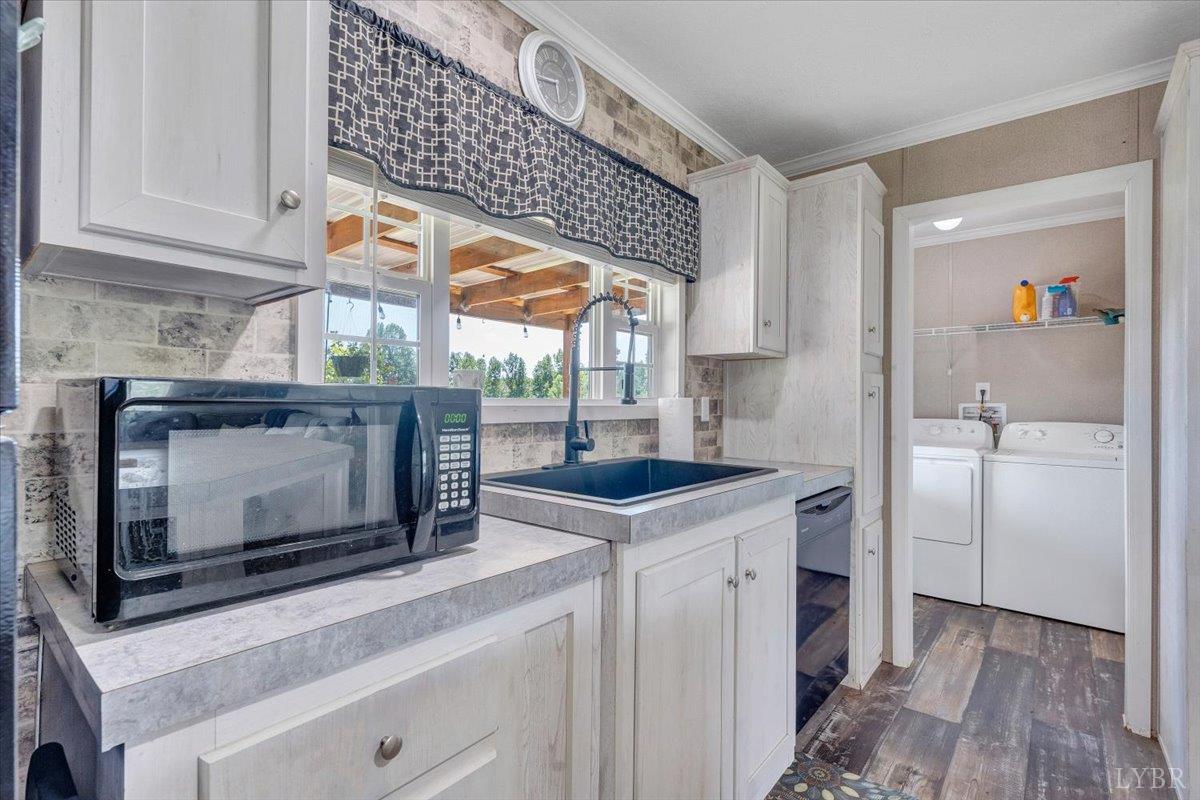 Bedford, Virginia 24523, United States, 3 Bedrooms Bedrooms, ,2 BathroomsBathrooms,Residential,Active,246026