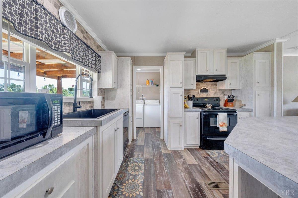 Bedford, Virginia 24523, United States, 3 Bedrooms Bedrooms, ,2 BathroomsBathrooms,Residential,Active,246026