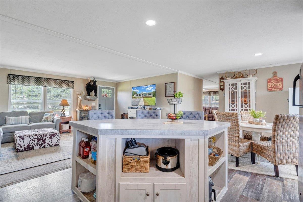 Bedford, Virginia 24523, United States, 3 Bedrooms Bedrooms, ,2 BathroomsBathrooms,Residential,Active,246026