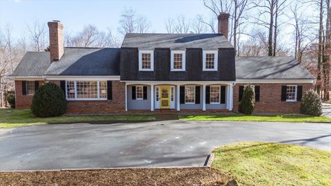 Photo of 4716 John Scott Drive, Lynchburg, VA 24503 (MLS # 363898)