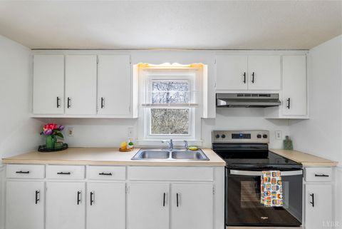 Tiny photo for 29 Oakland Avenue, Danville, VA 24540 (MLS # 364499)