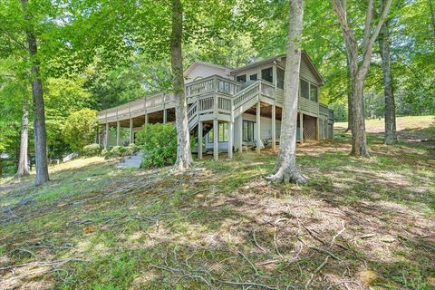 Homes For Sale - 194 Kings Way<br/> Wirtz, VA 24184