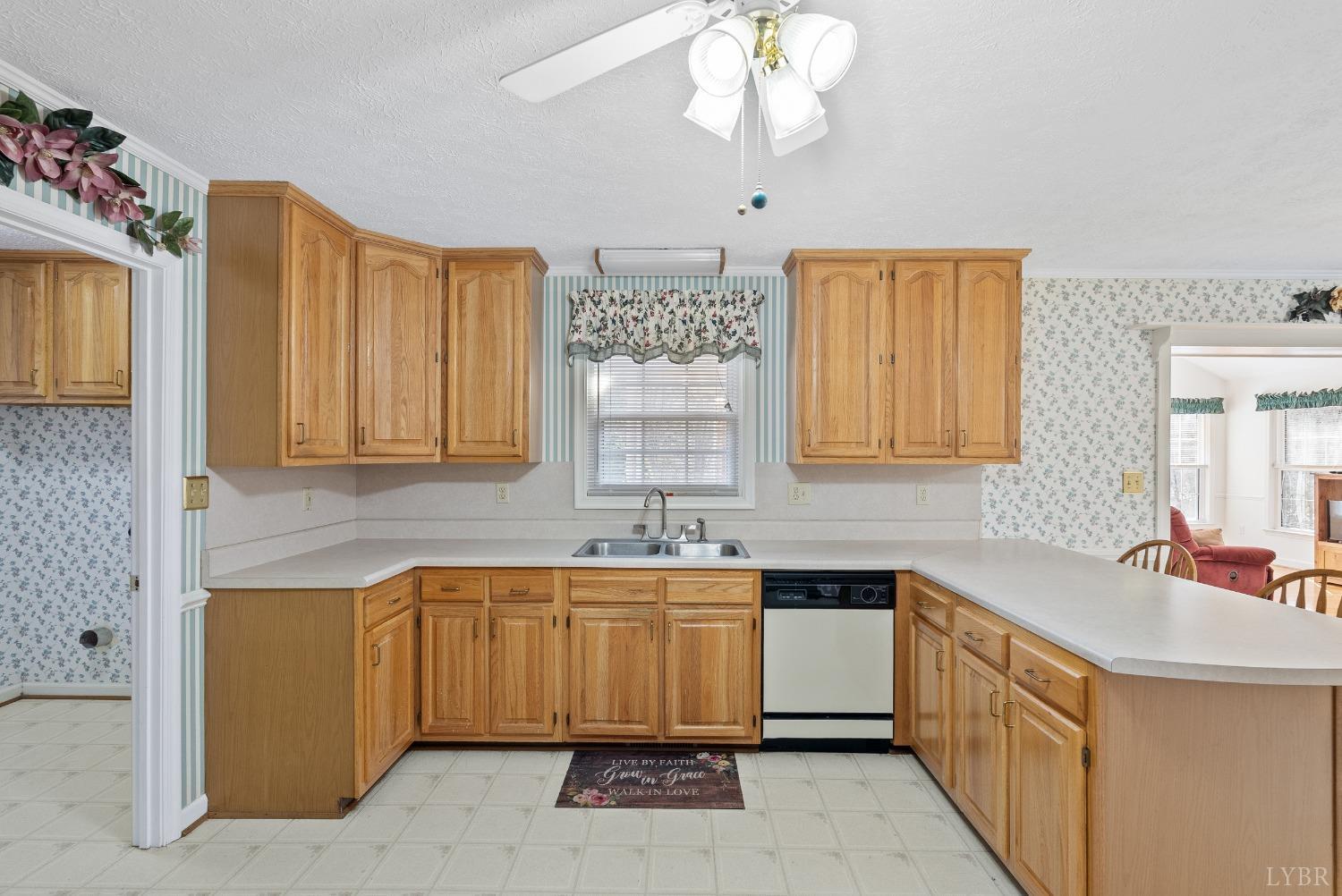 53 Woodlake Circle, Altavista, Virginia image 12